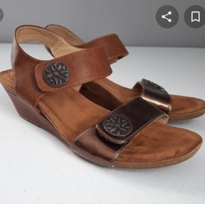 ISO Croft and Barrel Quinn Wedge